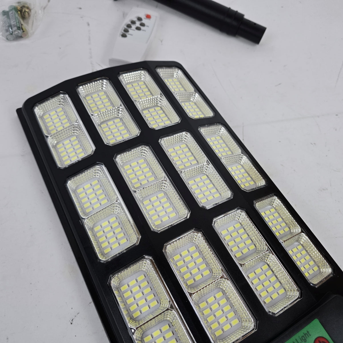 Solarni LED reflektor 1000W NA315